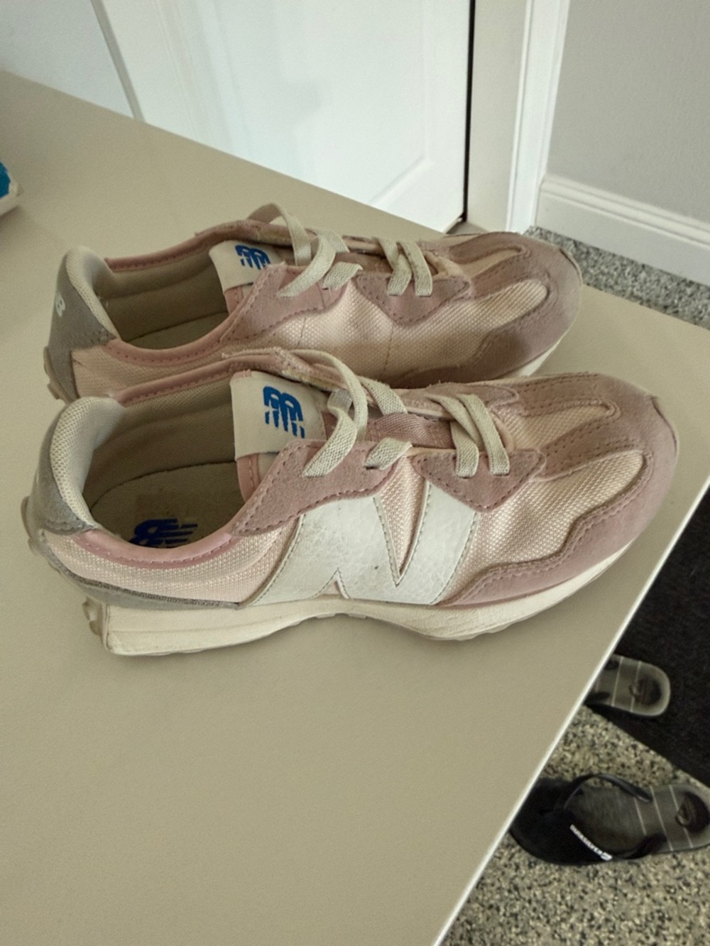 New Balance 327 kids  Blush Pink and White Casual Sneakers size 1
